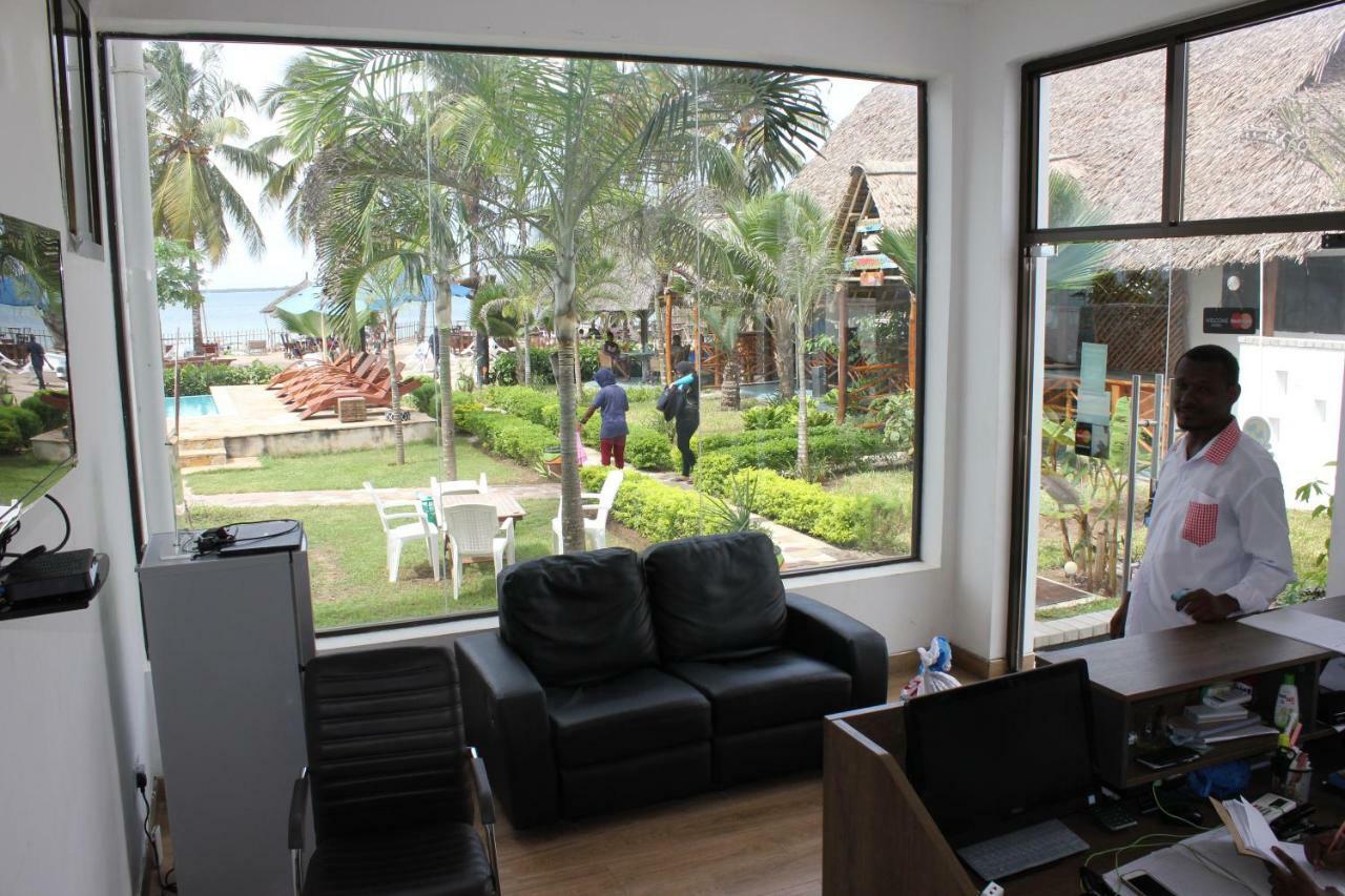 Villa Dahl Beach Resort Дар-эс-Саламе Экстерьер фото